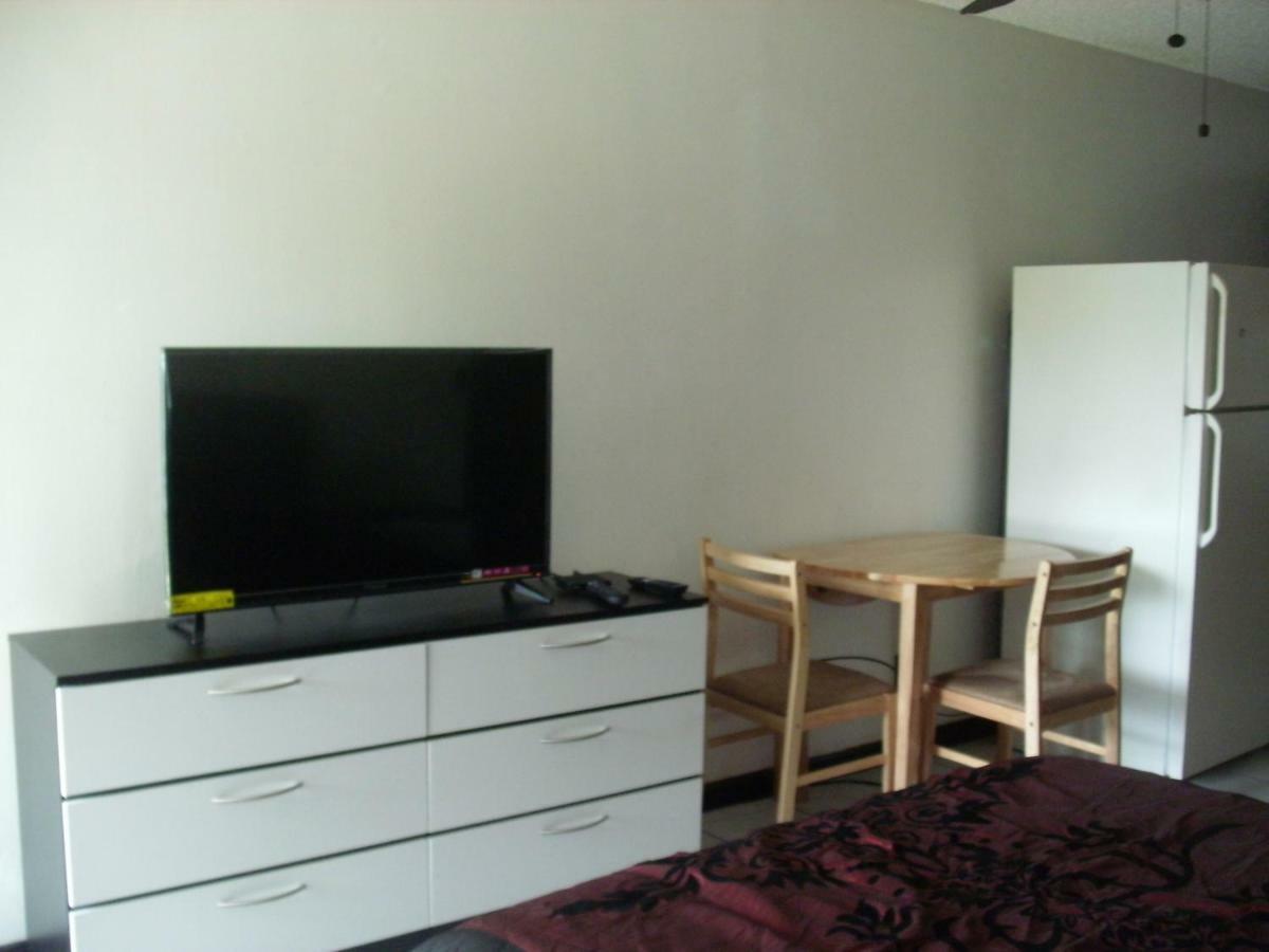 Newly Furnished Large Clean Quiet Private Unit Leilighet Fort Lauderdale Eksteriør bilde